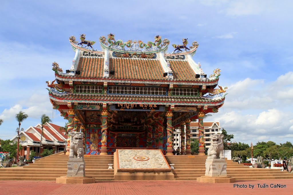 Bên lề quản trường Udon Thani by Tuấn Canon