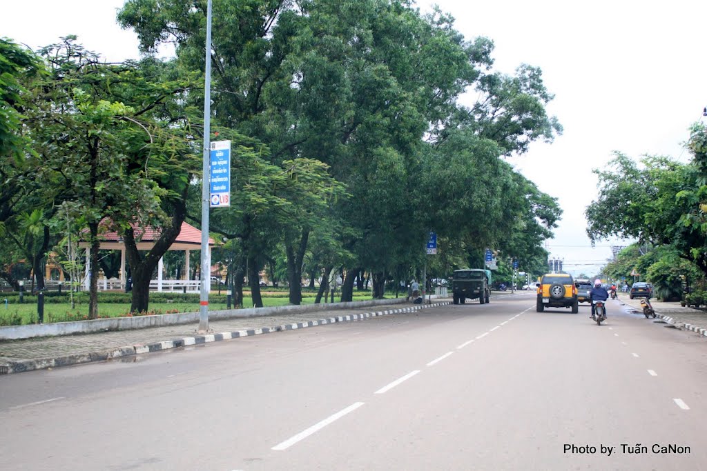 Street in Vientiane by Tuấn Canon