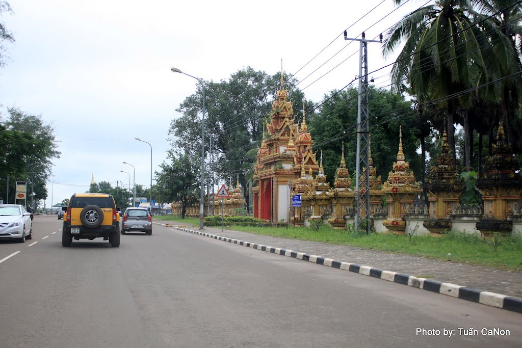 Street in Vientiane by Tuấn Canon