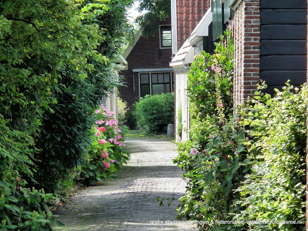 Vlaanderbuurt in De Rijp - Gratis stadswandelingen, audiotours en fietsrondjes op www.microtoerisme.nl by InZicht