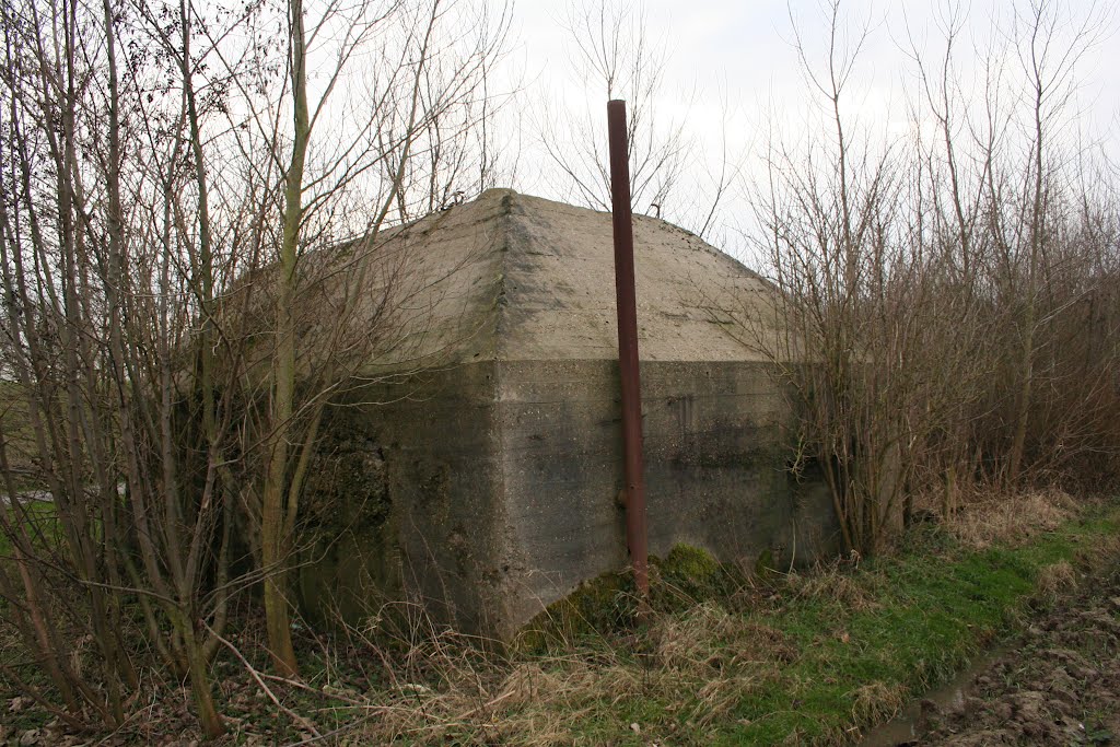 Piramide bunker - zuidfront "vesting Holland" by stevenvanValen+hannekeRolloos