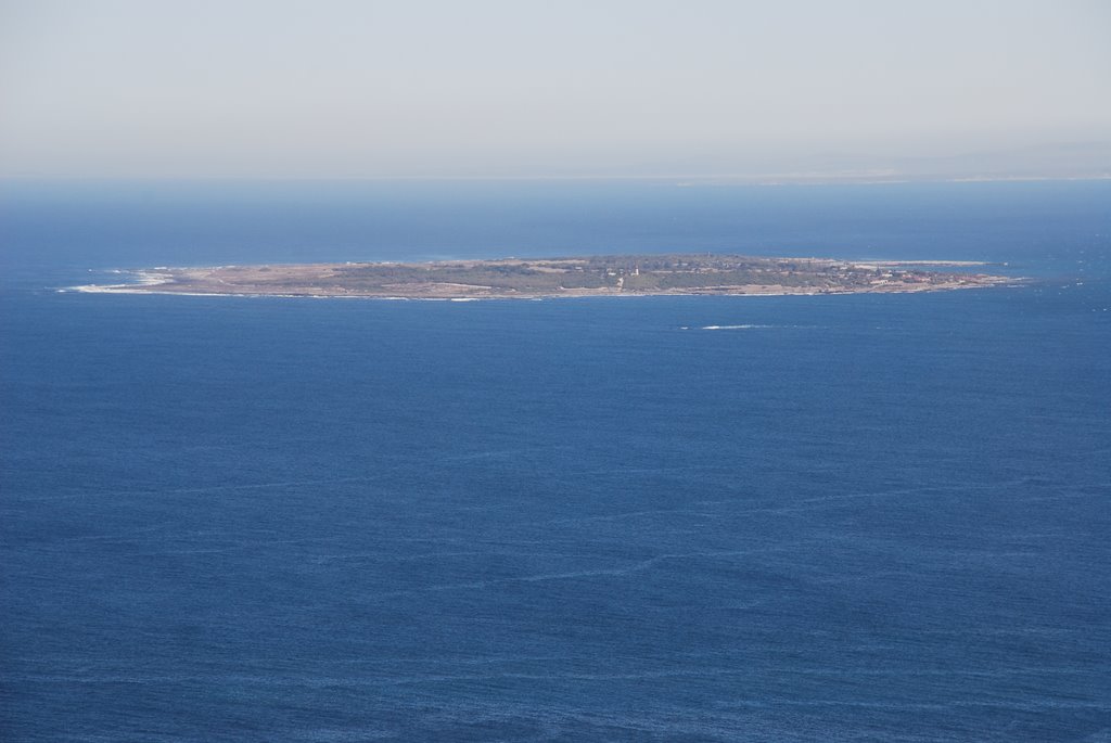 Robben Island from Signal Hill by Niek Saal