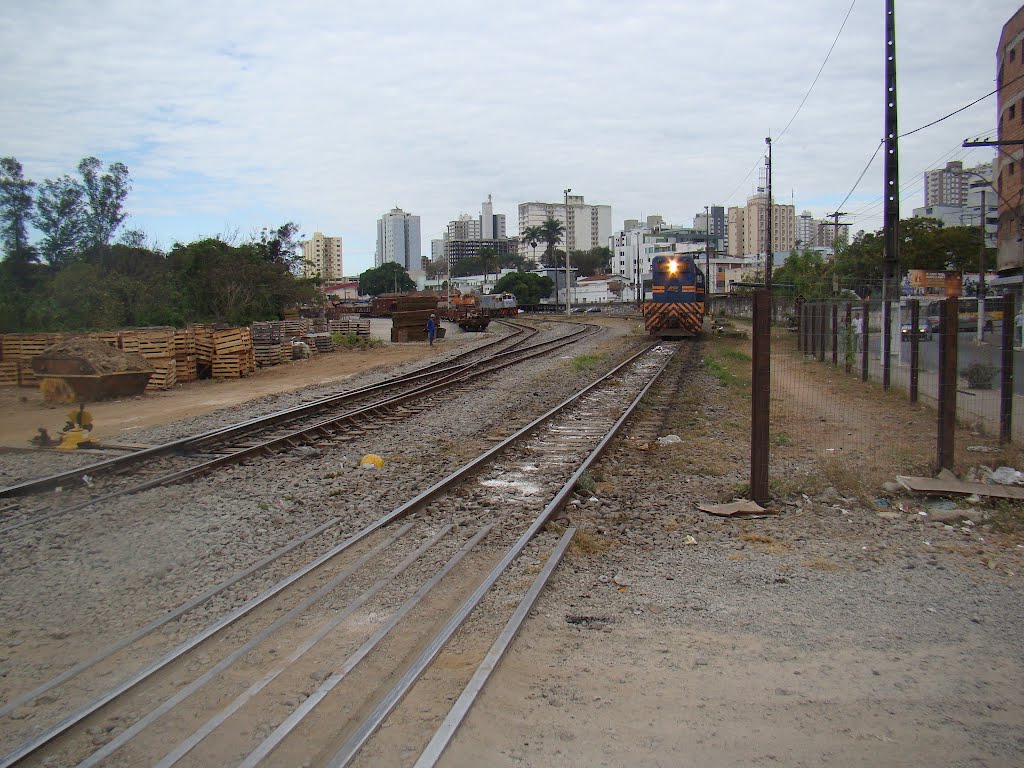 Pátio ferroviário em Divinópolis - MG by jaironunes