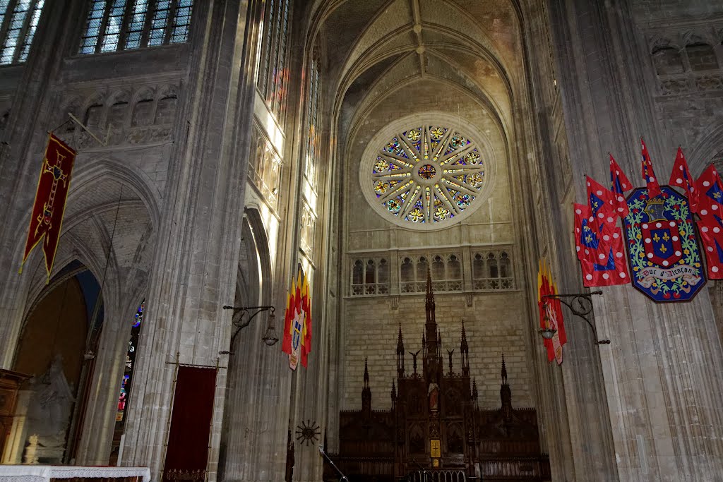 Cathédrale d'Orléans, le transept by Alain Boulanger