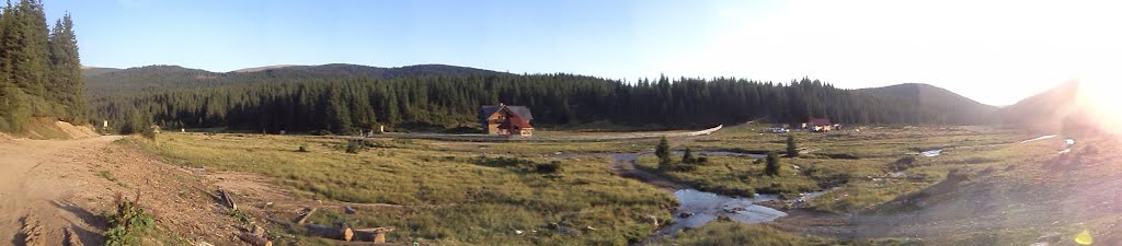 Valea Frumoasă - panoramă (Cabana Ocolului Silvic) by Alexandru Gabriel Tudor