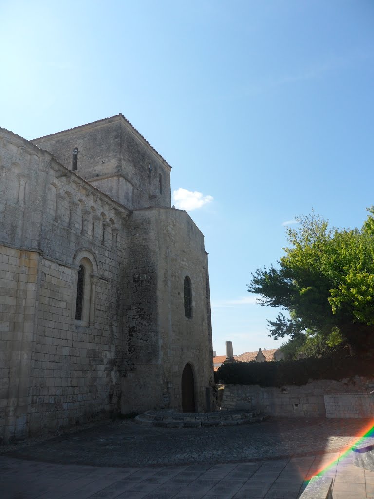 Église Saint-Étienne de Vaux-sur-Mer by IERONIMUS