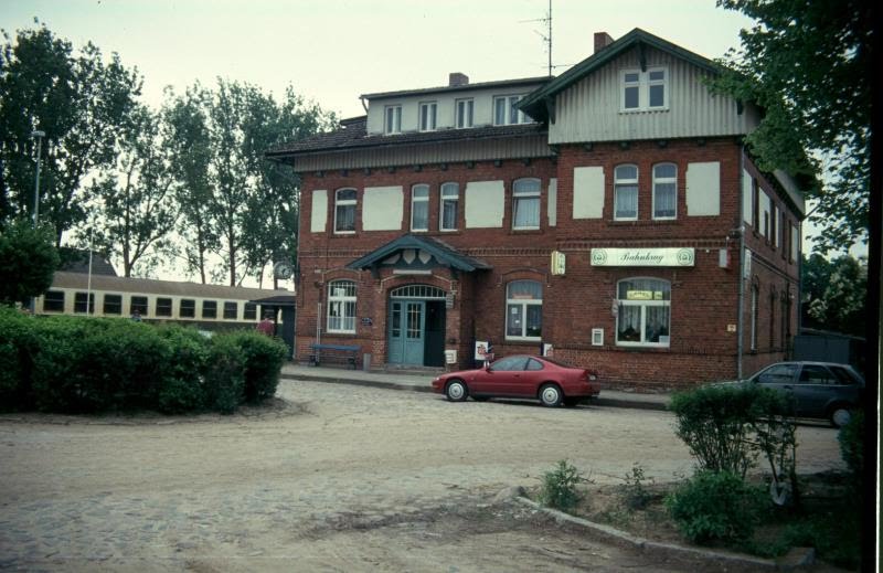 Dargun, Strecke nach Waren. Vorletzter Betriebstag am 29.5.1996. by MaloryPink