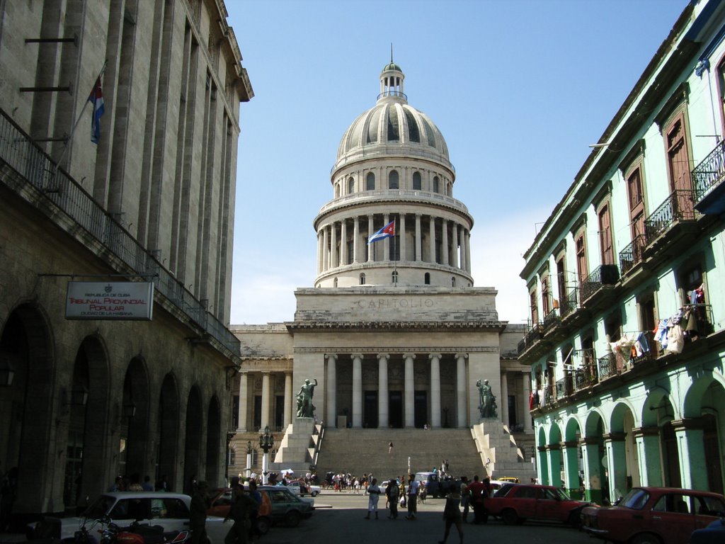 Habana Capitolio by Stathis Chionidis