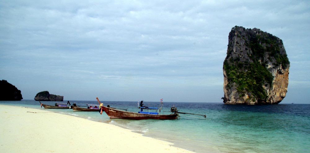 Koh Poda - Longtail by Roy Johnsen