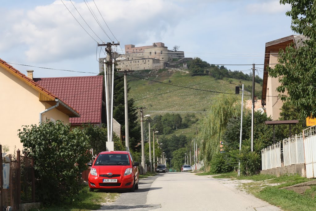 Krásna Hôrka z Baníckej ulice v Krásnohorském Podhradiu - po požáru by J.Mysicka