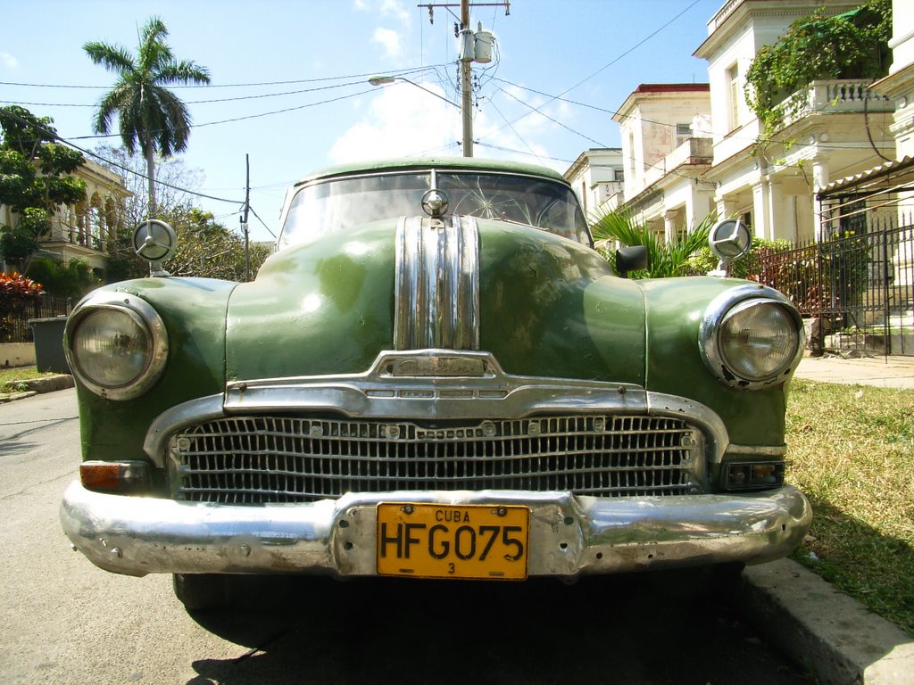 Habana Coche , Oldtimer in Vedado by Stathis Xionidis