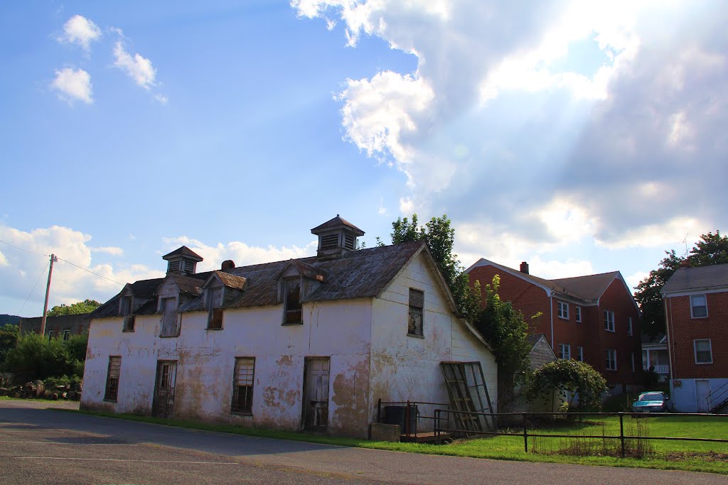 Old Building next to Municipal (Pulaski, Virginia) by John MacKinnon