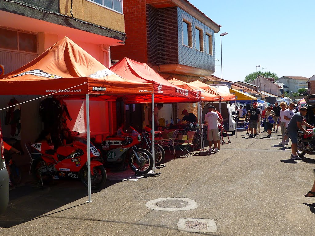 Campeonato de motos de La Bañeza. Zona de boxes by libanez