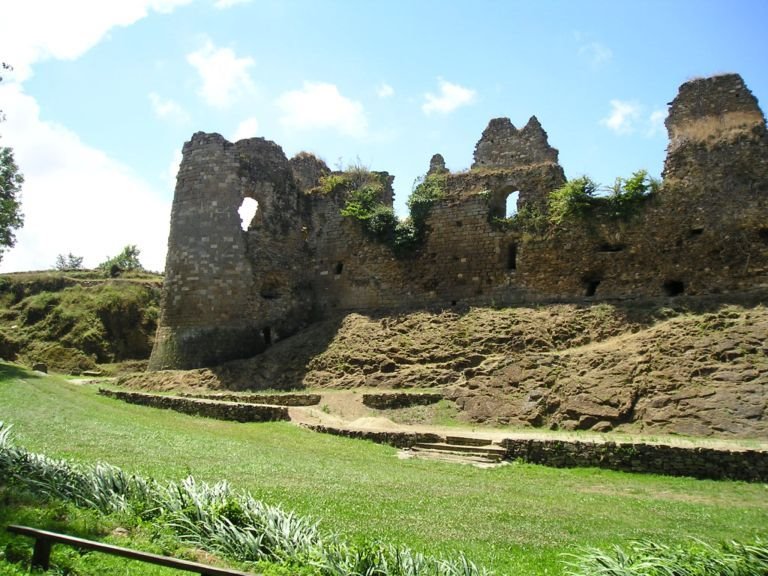 LES RUINES DU CHATEAU DU GUILDO by mayaamon