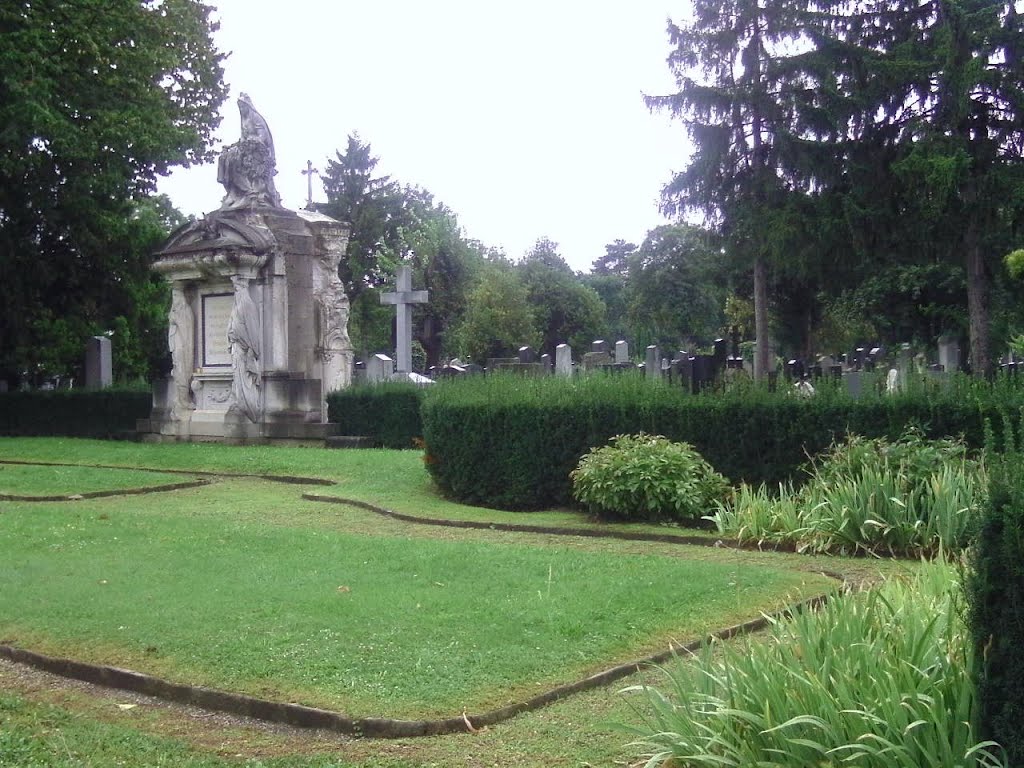 Es lebe der Zentralfriedhof... by Christoph Rohde