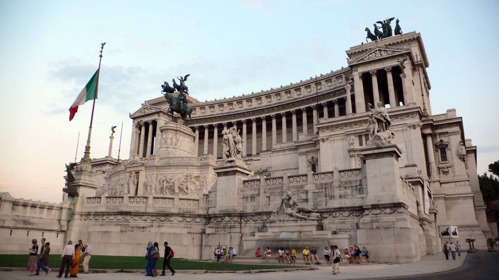 Piazza Venezia by ALI FARNAM