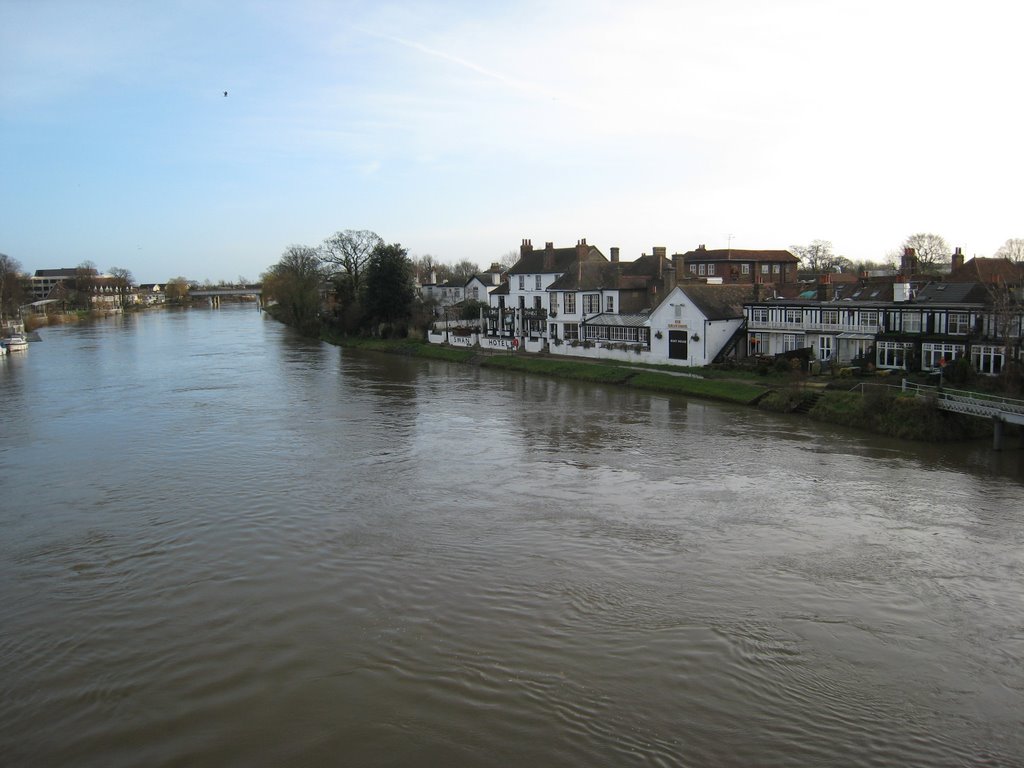 Staines, The Swan by Reisegolfer