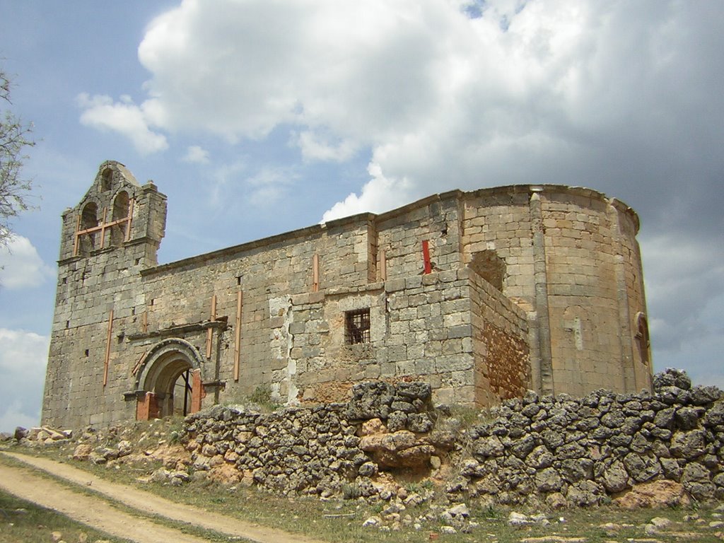 Iglesia románica de Villaescusa de Palositos en 2005 by Carlos Otero