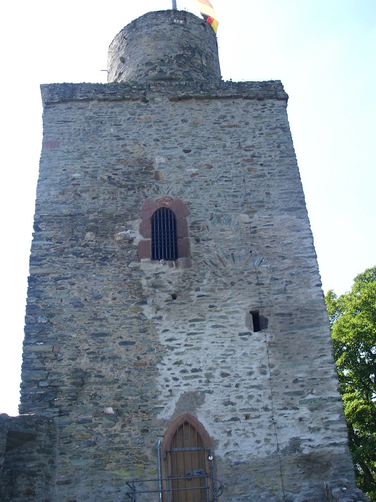 Bergfried der Burg Falkenstein by <- Akira ->