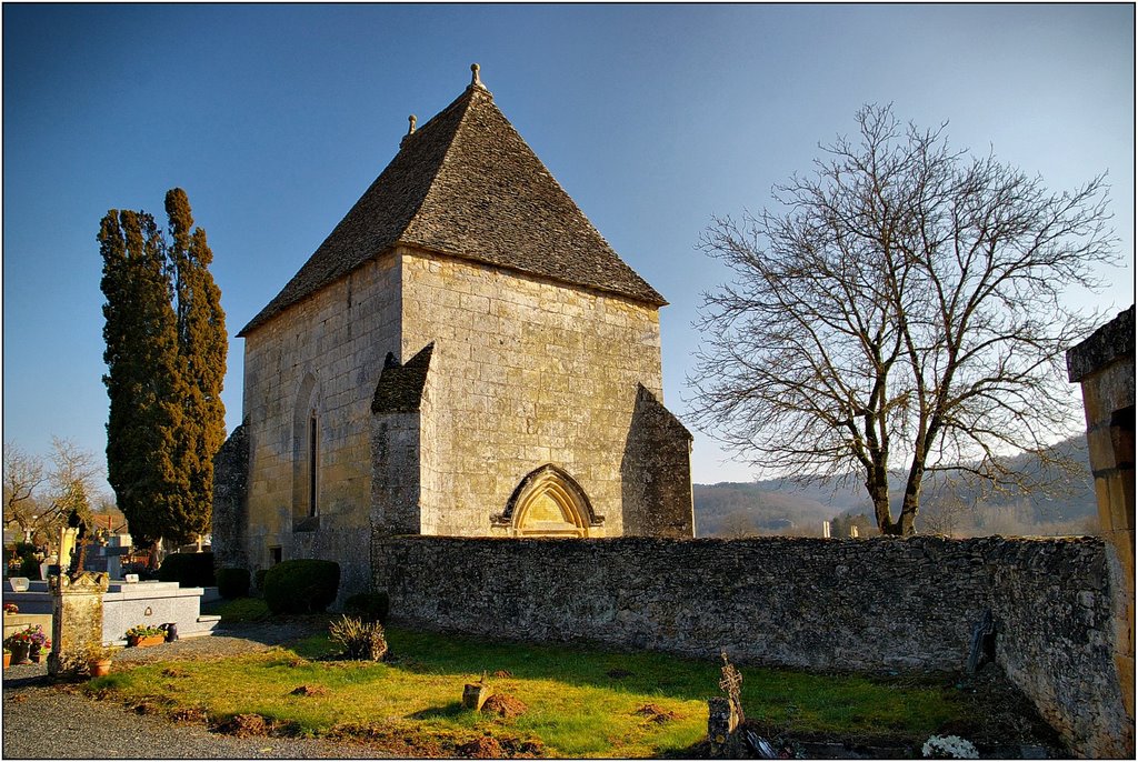 SAINT LEON SUR VEZERE : La chapelle du cimetière by Michel CHANAUD