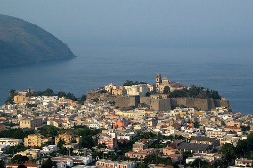 Lipari- veduta panoramica by sansiti.it