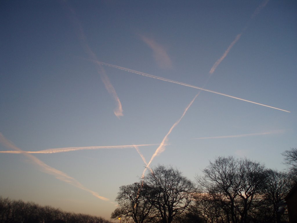 Flight patterns over Walton by merseygolfnews