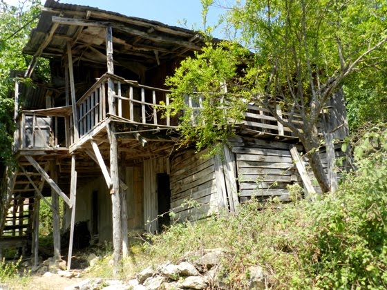 Old wooden house by Abdullah TATAR