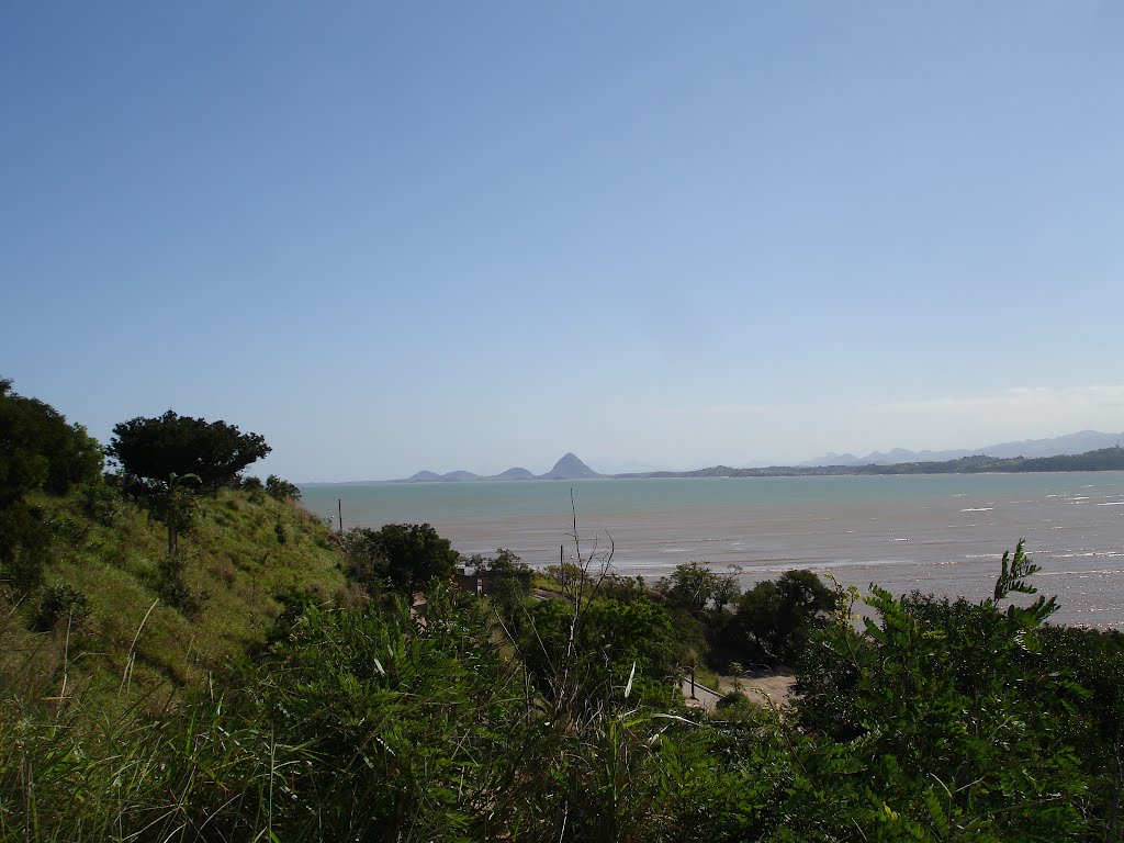 Vista do Monte Agha. Anchieta, ES. by tbsossai