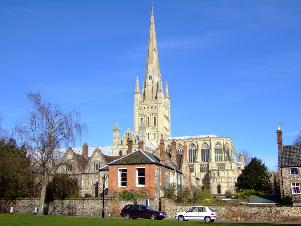 Norwich Cathedral by otterman