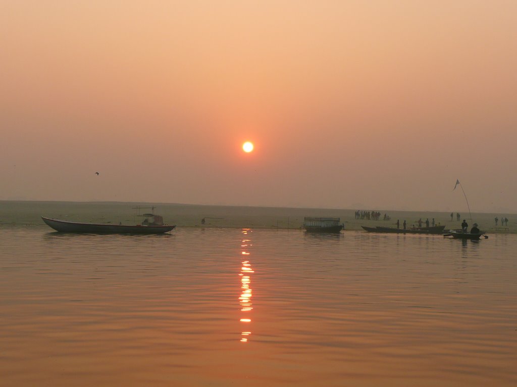 Amanecer en el Ganges by zald