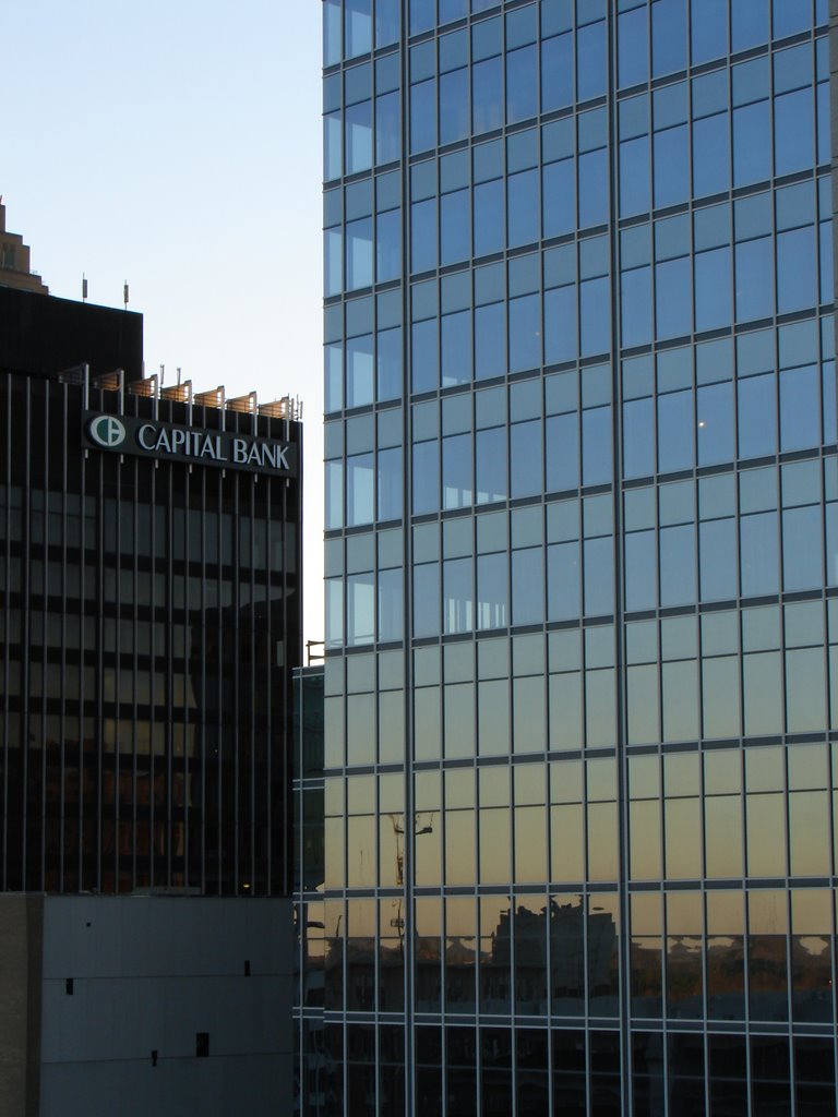 Horizon Reflection on RBC Plaza by Alexander Mueller