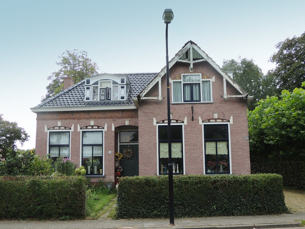 Leuke woning aan de schoolstraat. (BB) by Bayke de Vries