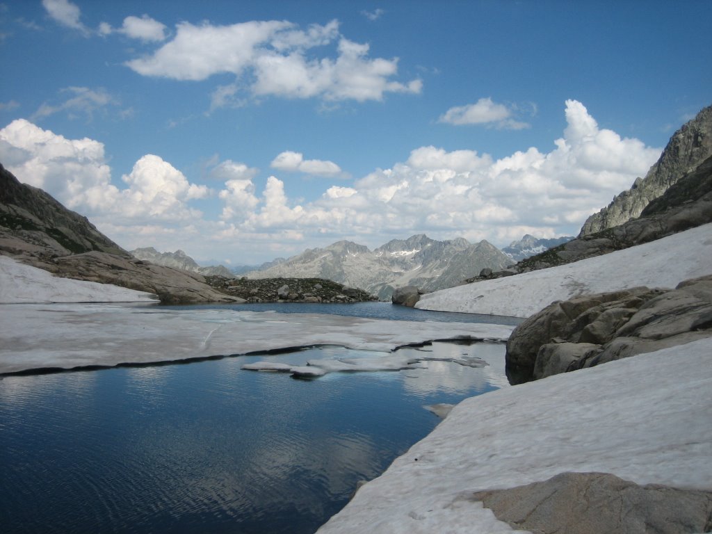 Icebergs con vista a Conangles, Estanyets, Contesa i Bessiberri by Miquel