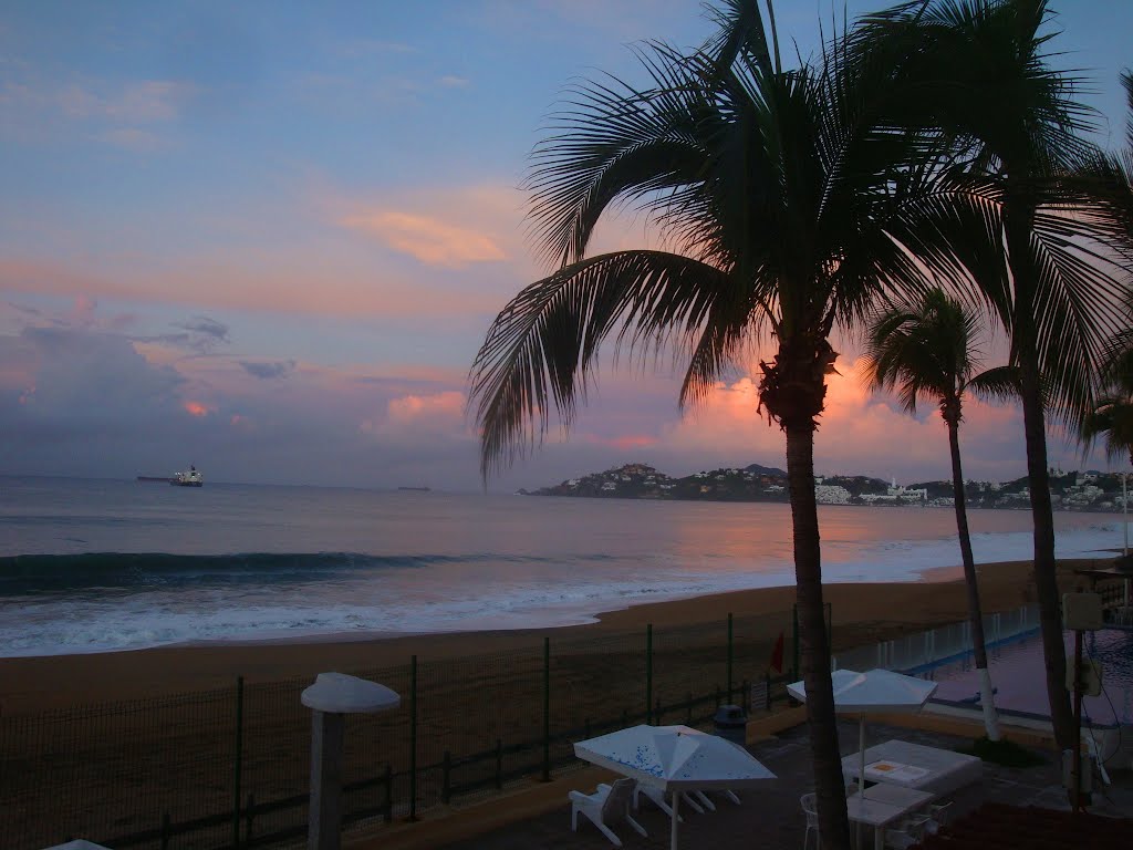 Amanecer en Bahia de Manzanillo by Alejandro Guzmán Robles