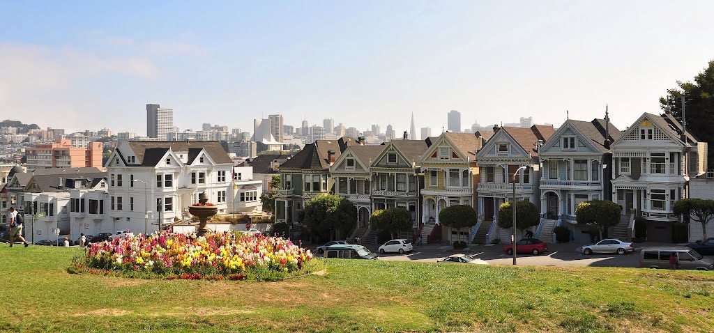 Victorian houses, San Francisco by Carlos Ruiz