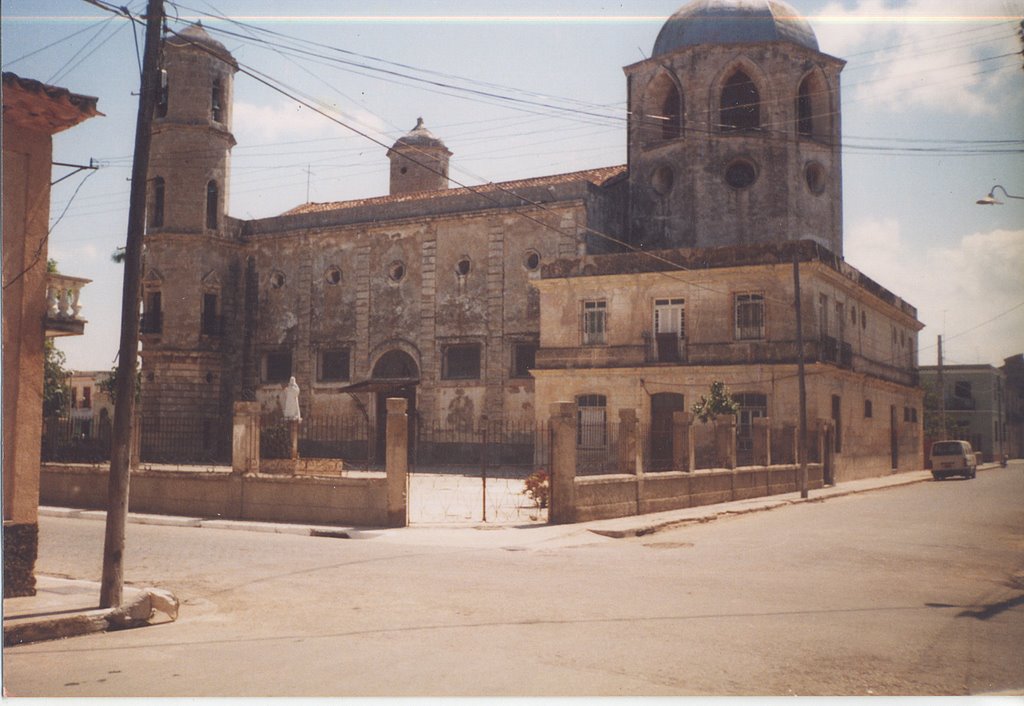 Parroquia de Cardenas. Vista desde la calle ayllon by G.Neyra.B