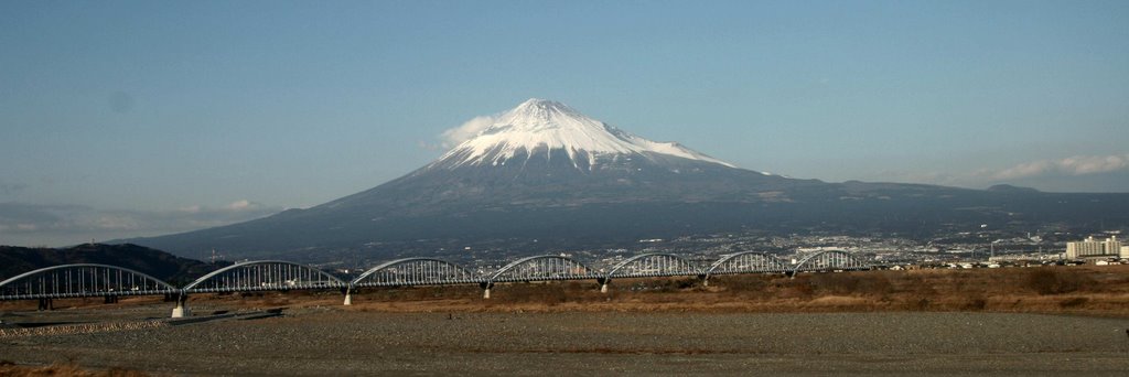 Mt. Fuji from Shinkansen by hshazza