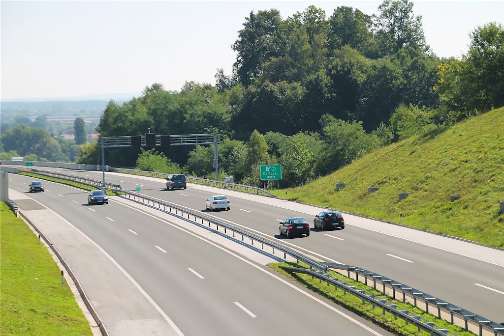 Highway to Zagreb from Drežnik bridge by maliOli