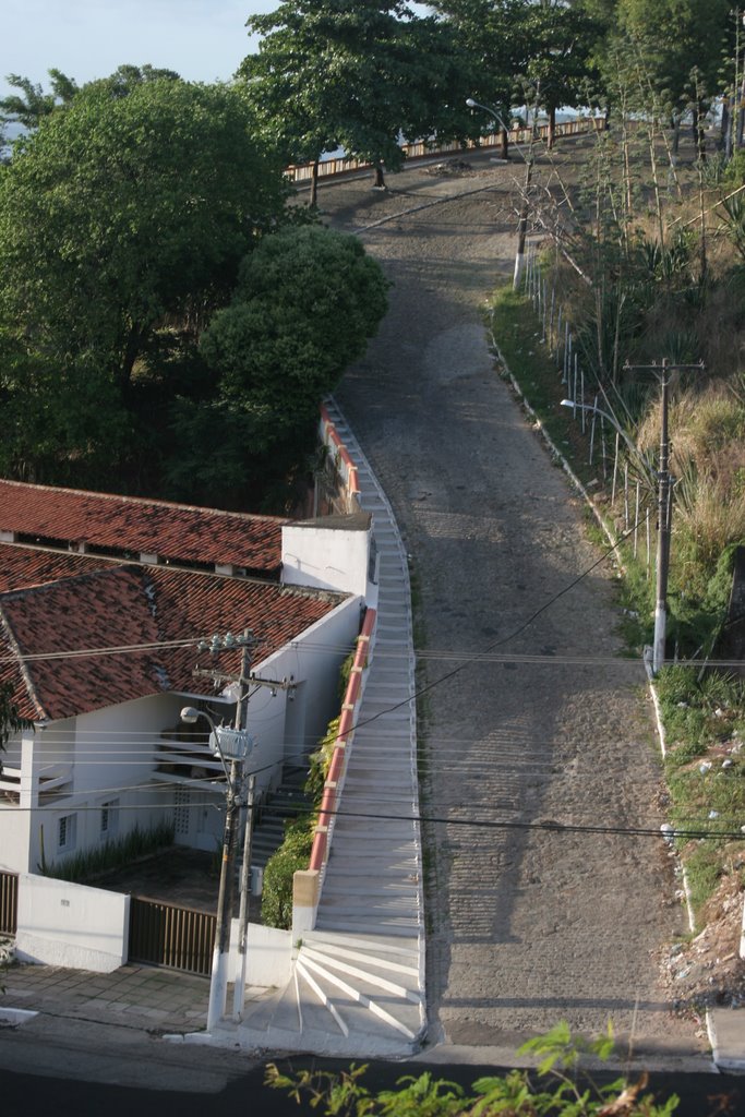 Ladeira que da acesso ao mirante da rua Cap. Samuel Lins by Charles Northrup