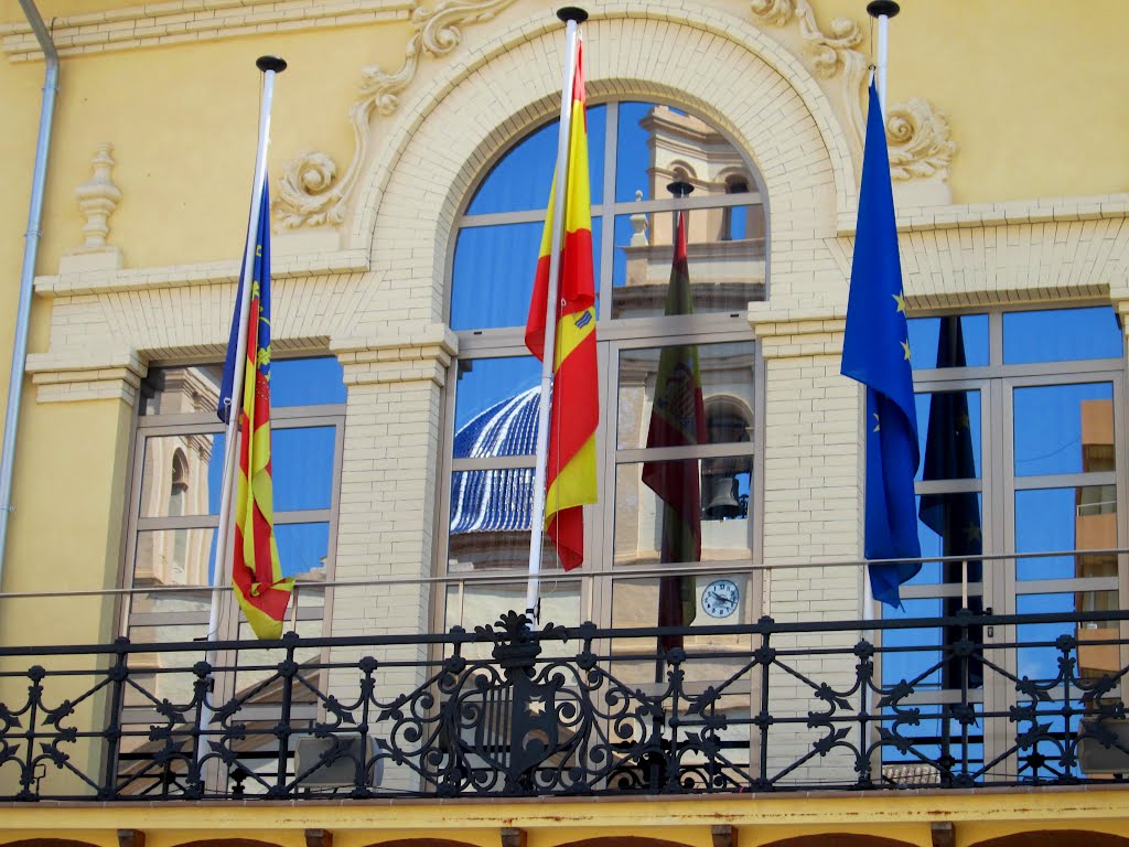 Ayuntamiento, reflejos. Ribarroja. by tejoleto