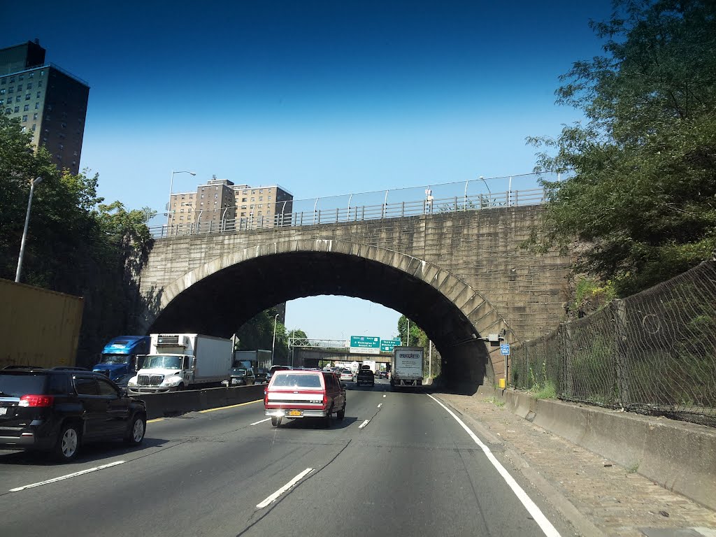 Cross Bronx Expressway by persaud