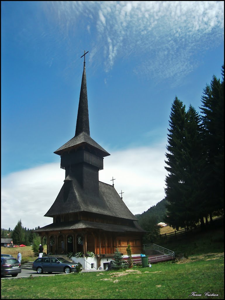 Biserica Sf. Ioan Botezătorul / Poiana Braşov by Fanea  Cristian