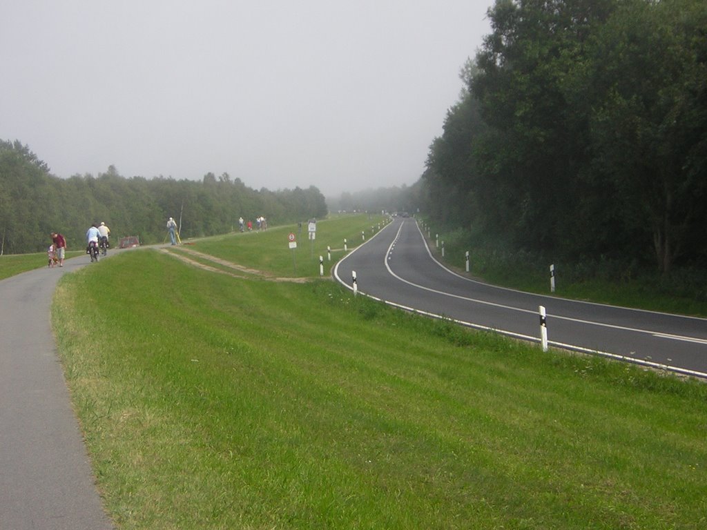 Auf dem Deich Richtung Zingst by Mi.Knö