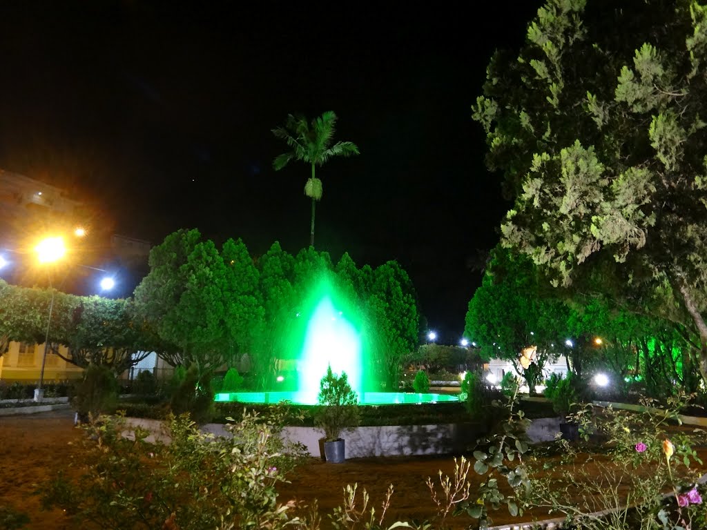 VISTA NOTURNA - PRAÇA e FONTE by RUBINHO BARROSO