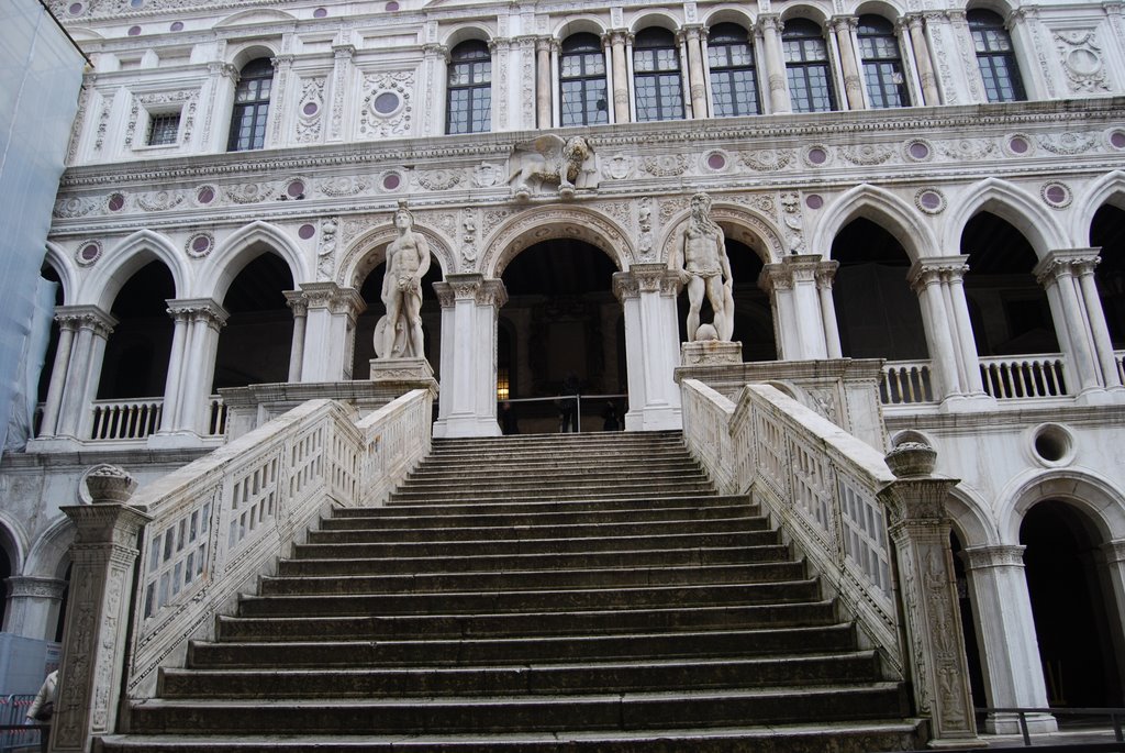 L Escalier De La Cour Du Palais Des Doges by François Zammuto