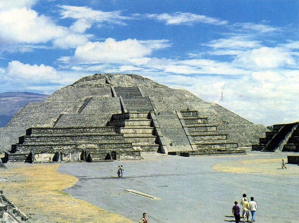 Pyramide de la Lune à TEOTIHUACAN (Mexique) by LE QUELLEC