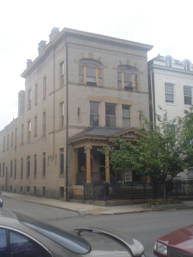 1905 townhome by CNB30