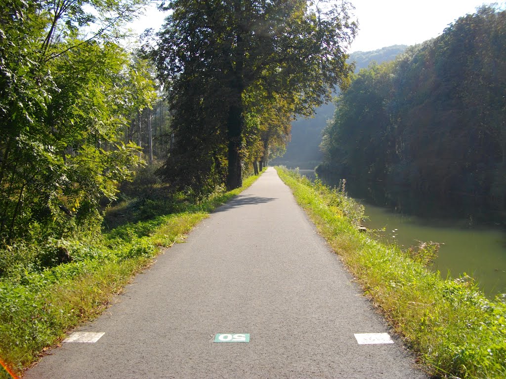 Km 50 dans le Doubs sur la piste au bord du canal by Claudius B.