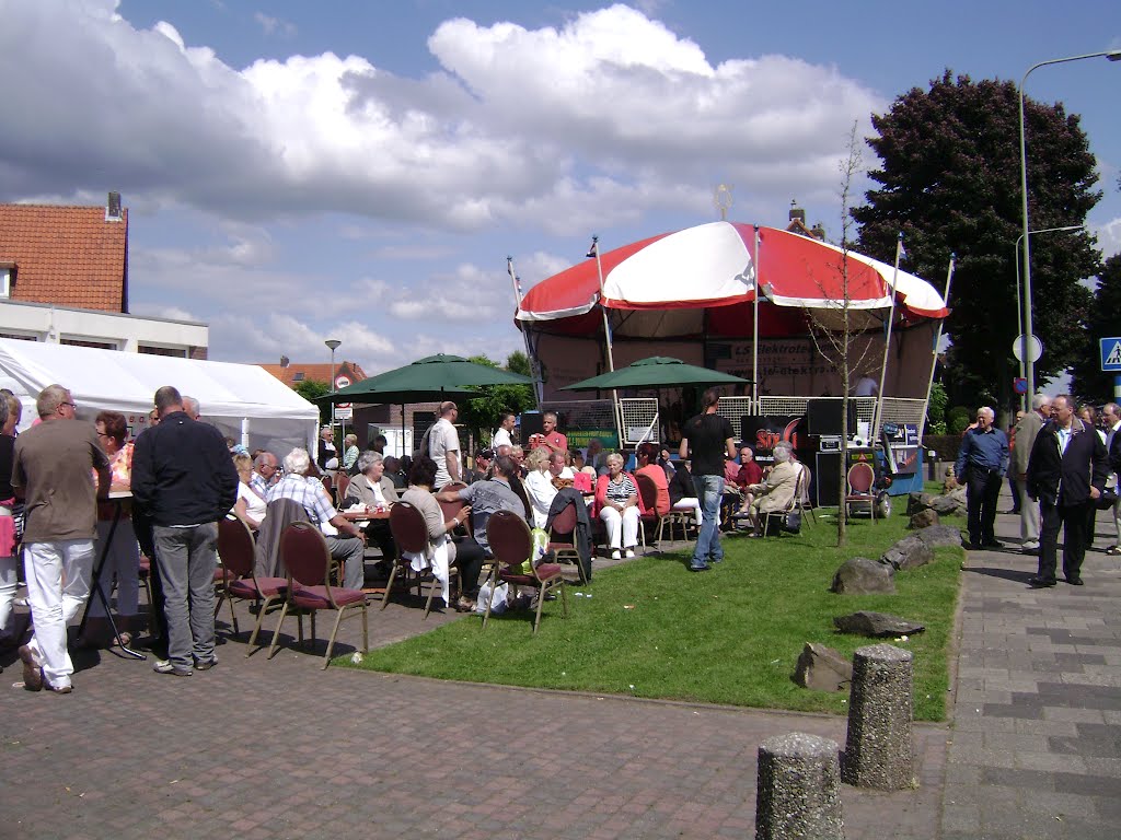 Braderie Lauradorp. 01-07-2012. Landgraaf. by johnny45