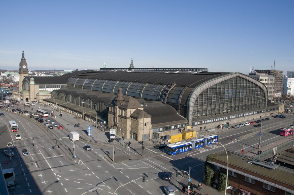 Hamburg Hauptbahnhof by nilsHH